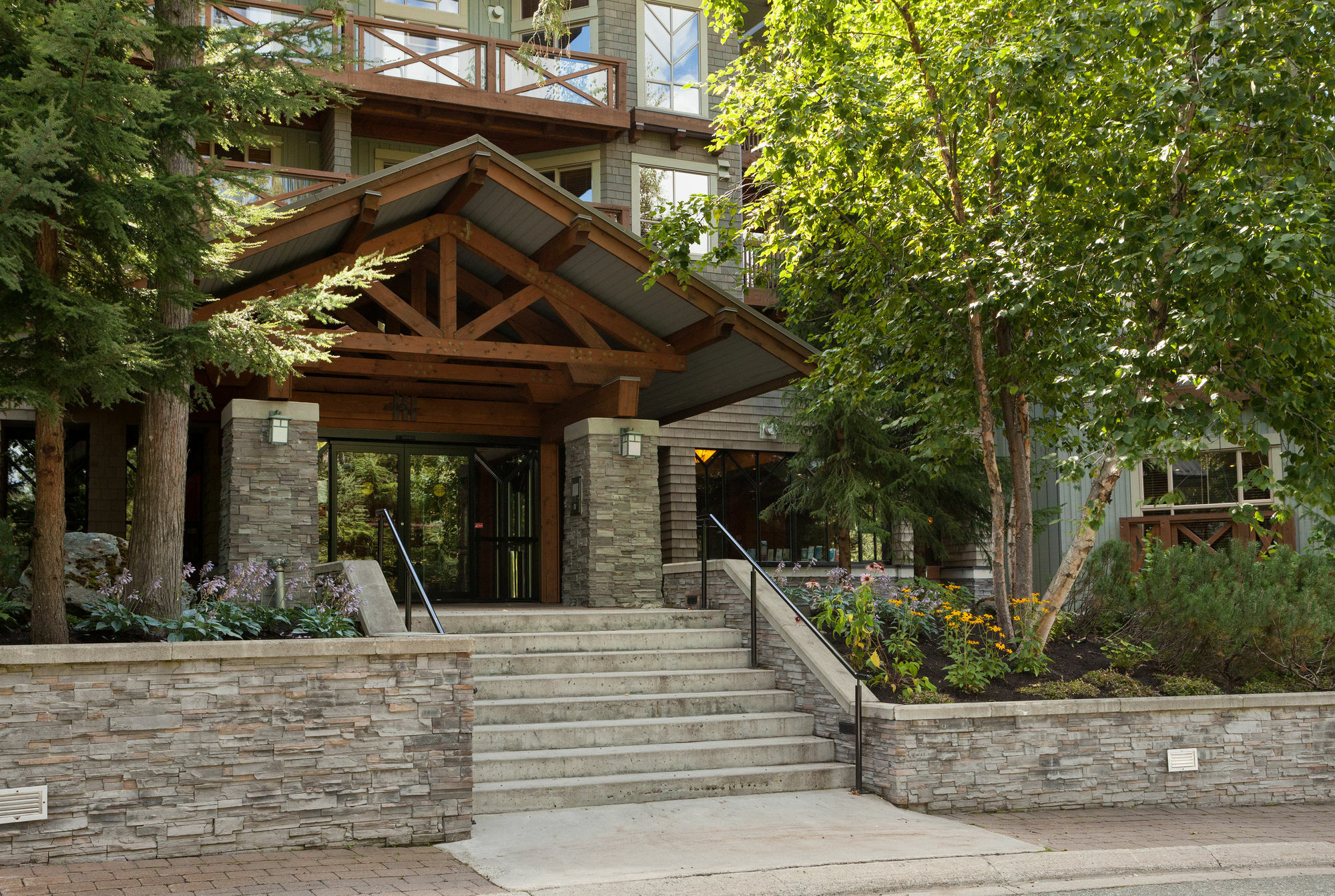 Horstman House By Whistler Premier Aparthotel Exterior photo